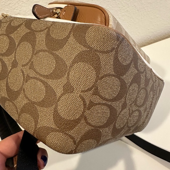 Authentic Coach Court Backpack In Signature Canvas - Picture 15 of 15